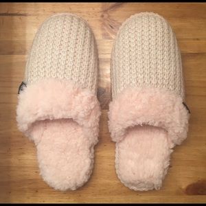 Women’s Muk Luk pink slippers, size 9, brand new!